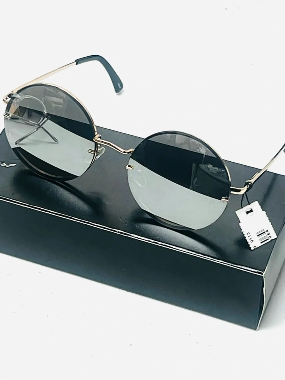 Round Two-Tone Lens Sunglasses in Black and Silver